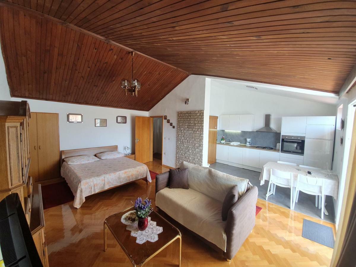 Penthouse Studio With Sea View มาคาร์สกา ภายนอก รูปภาพ